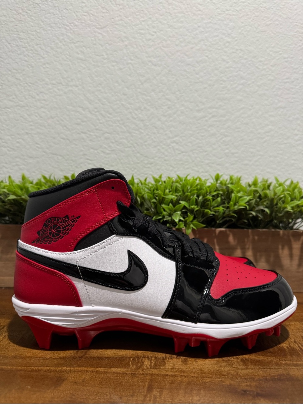 Nike Air Jordan 1 Mid TD Bred Toe Football Cleats FJ6805-601 Men’s Size 10.5